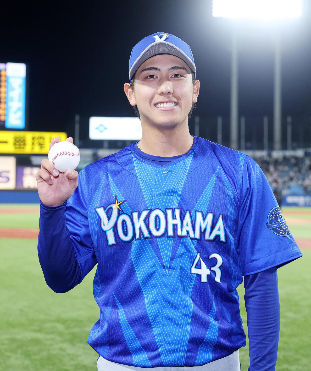 ヤクルト対DeNA　初勝利し笑顔を見せるDeNA深沢鳳介（撮影・鈴木正人）