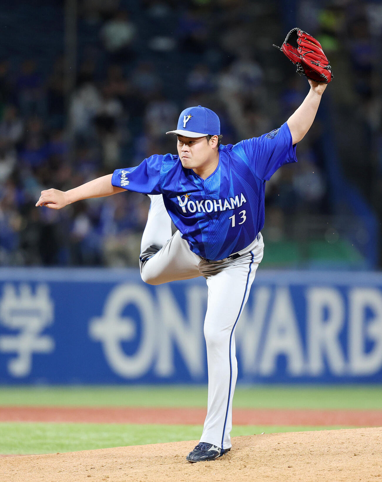 ヤクルト対DeNA　力投するDeNA3番手の伊勢大夢（撮影・鈴木正人）