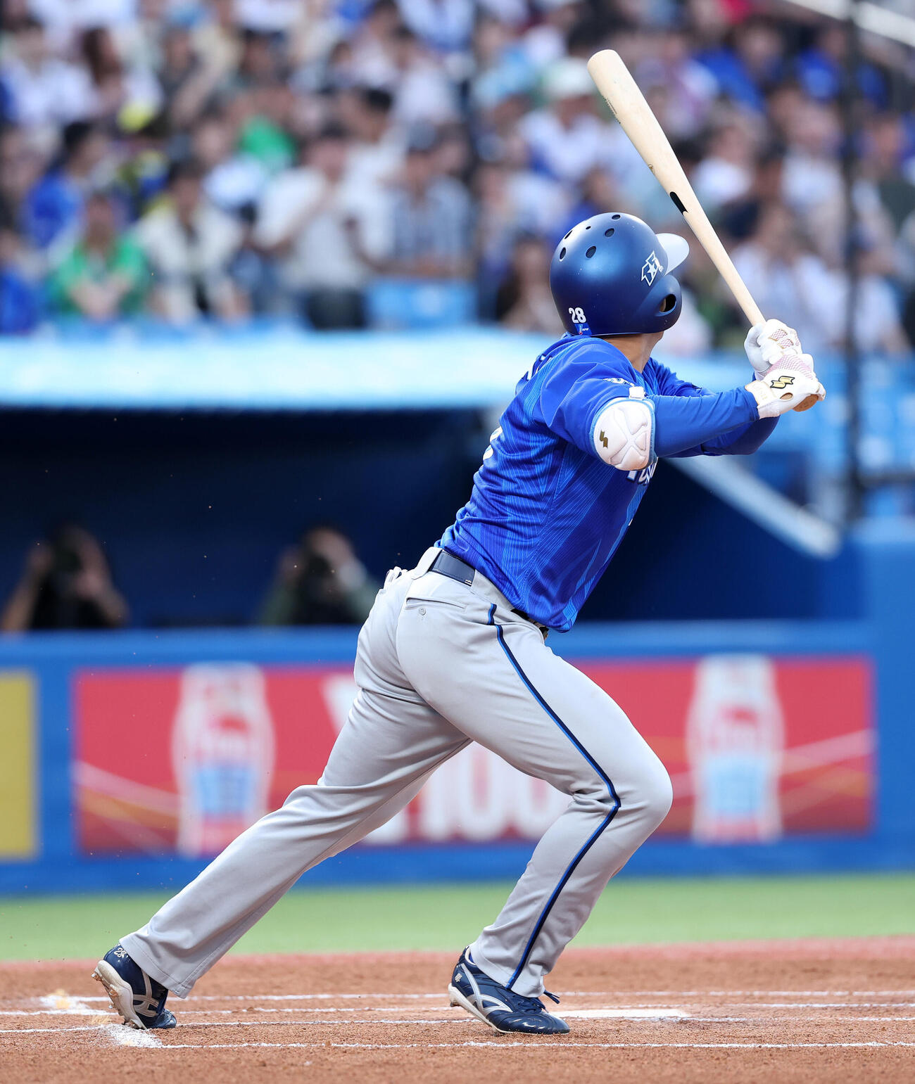 ヤクルト対DeNA 1回表DeNA無死、勝又温史は内野安打を放つ（撮影・鈴木正人）