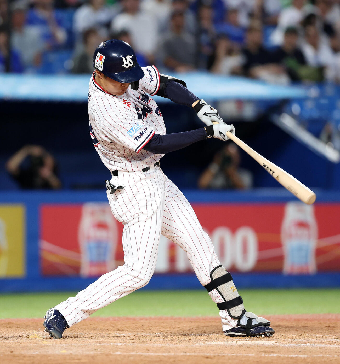 ヤクルト対DeNA 4回裏ヤクルト無死一塁、石井巧は右前打を放つ（撮影・鈴木正人）