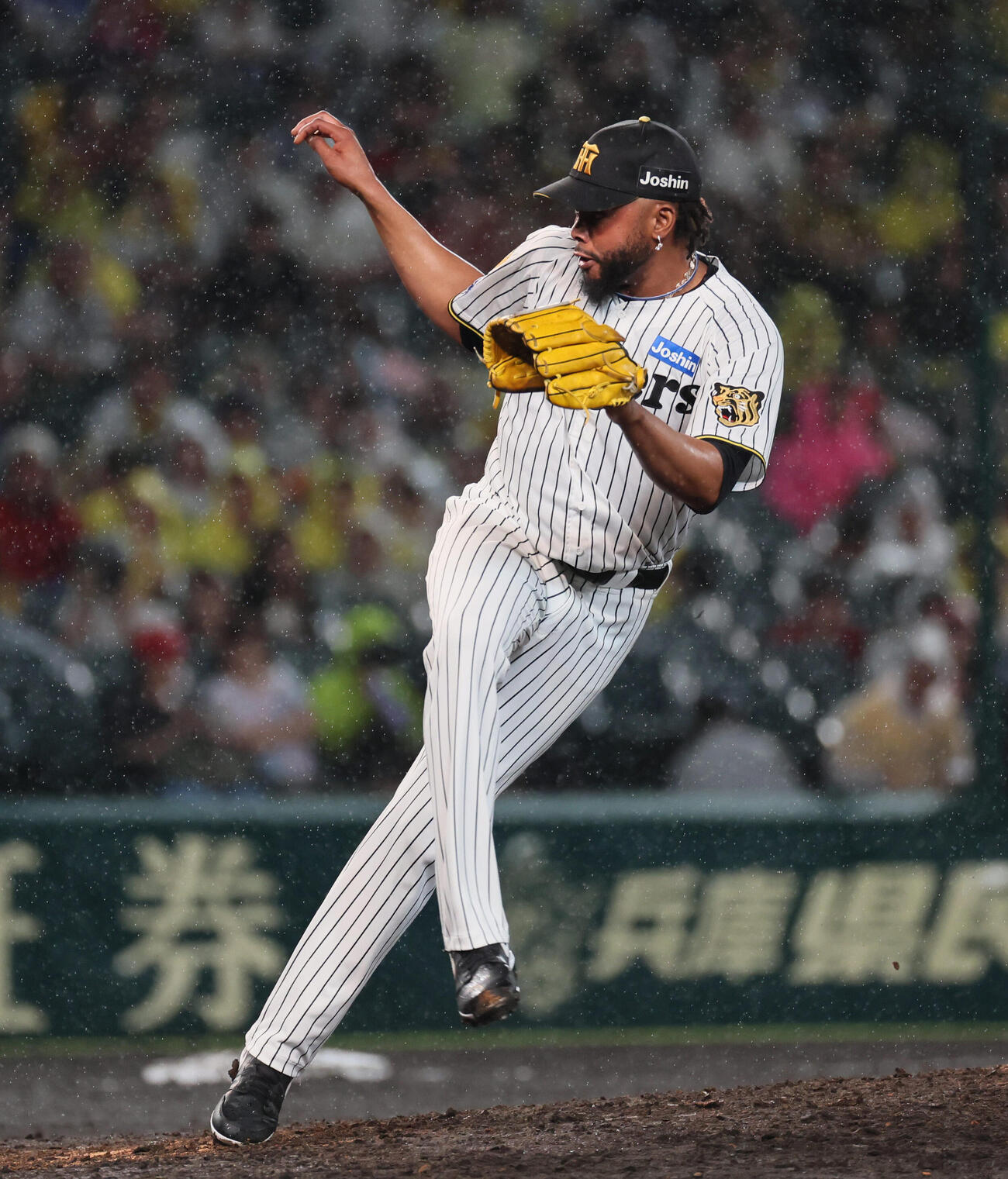 阪神対広島　阪神4番手のラファエル・ドリス（撮影・宮崎幸一）