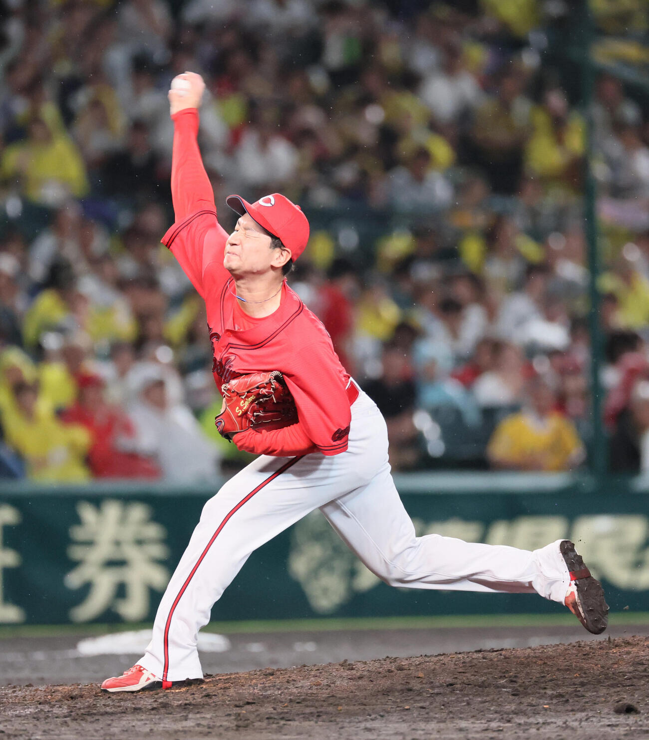 阪神対広島　広島3番手の島内颯太郎（撮影・宮崎幸一）