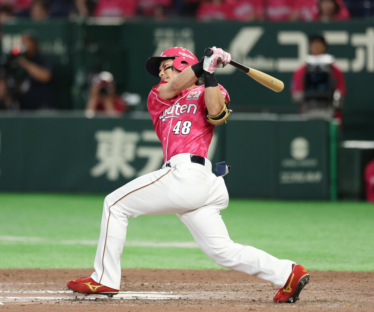 西武戦で内野安打を放つ平良竜哉（2026年6月撮影）