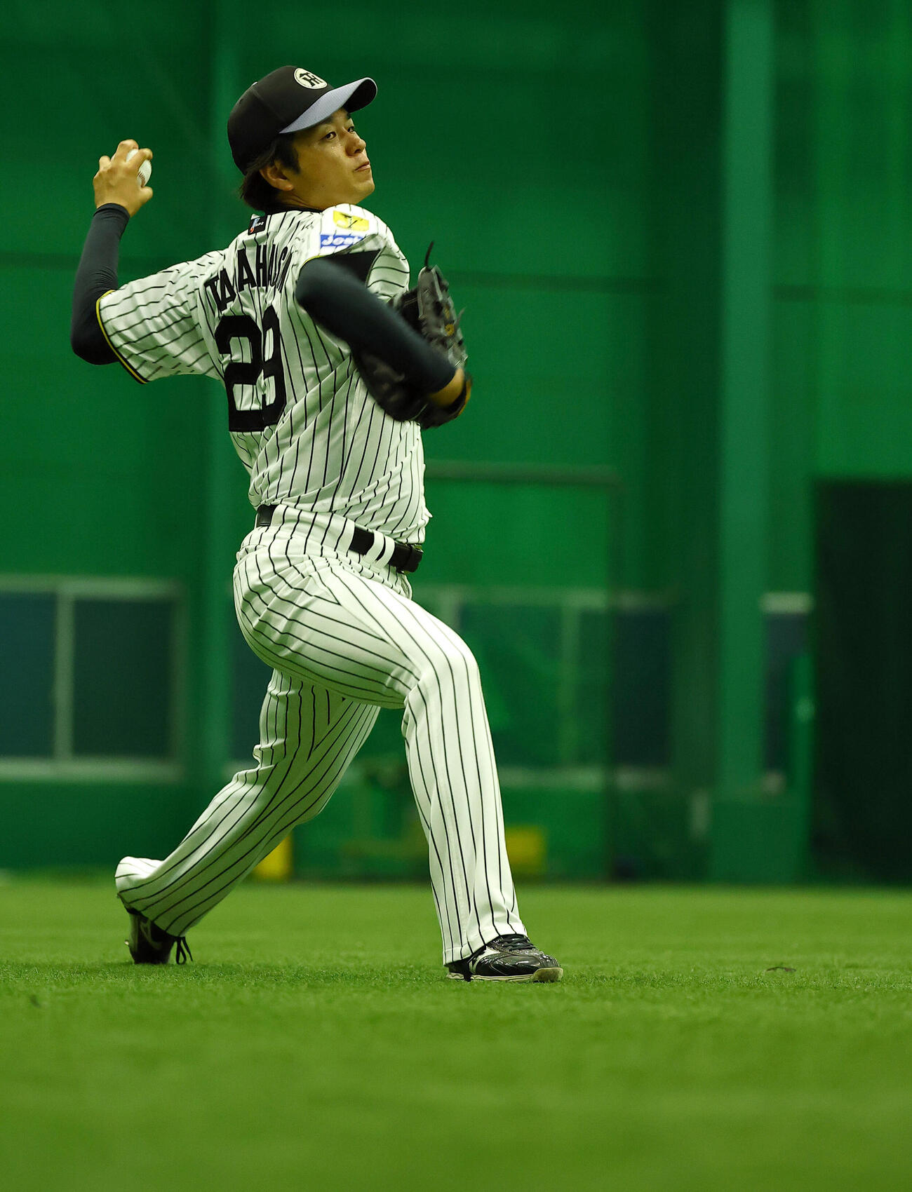 キャッチボールをする阪神高橋遥人（撮影・上田博志）