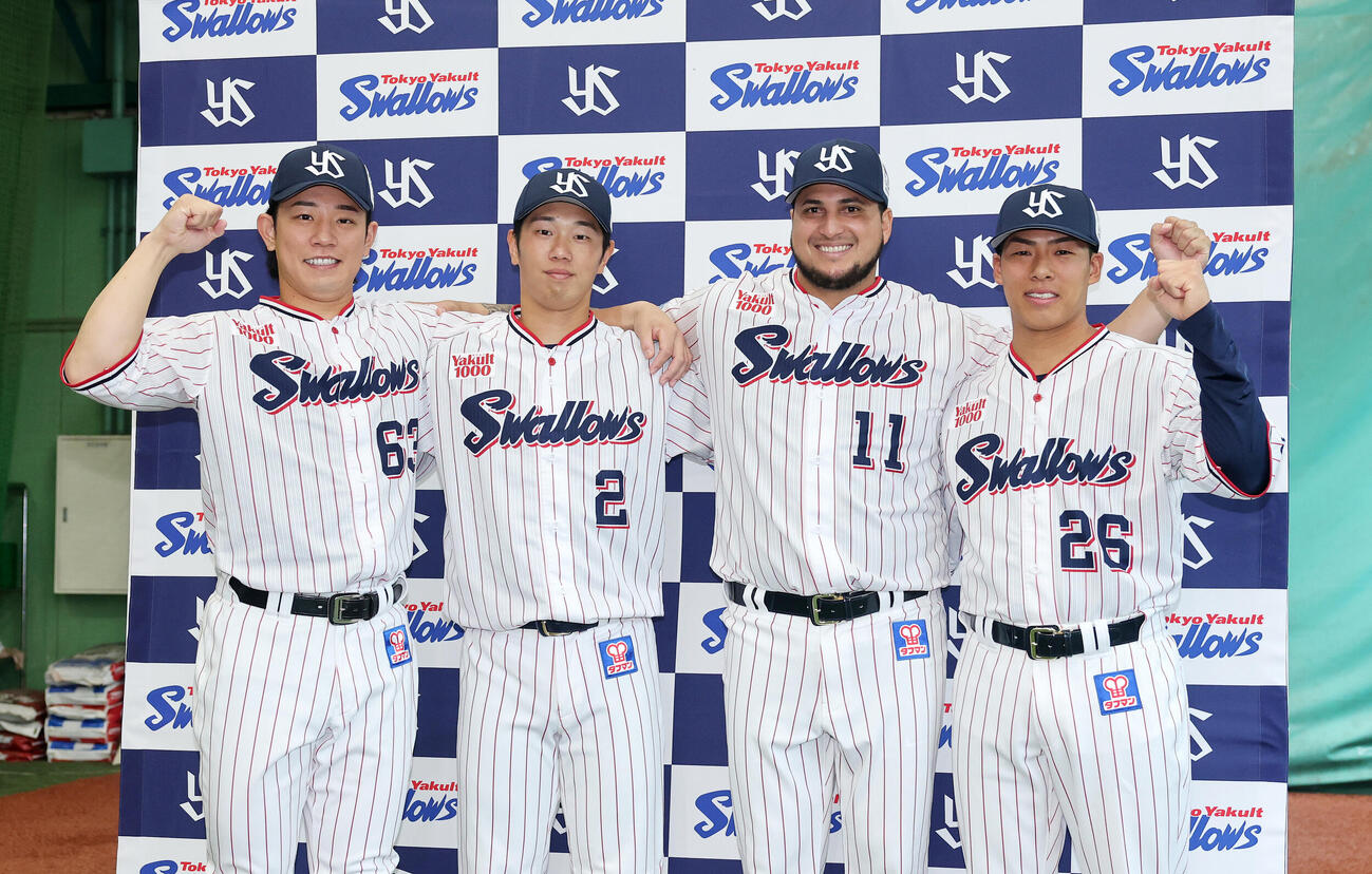 オールスターファン投票部門に選出された、左からヤクルト増田珠、古賀優大、キハダ、山野太一（26年7月5日）