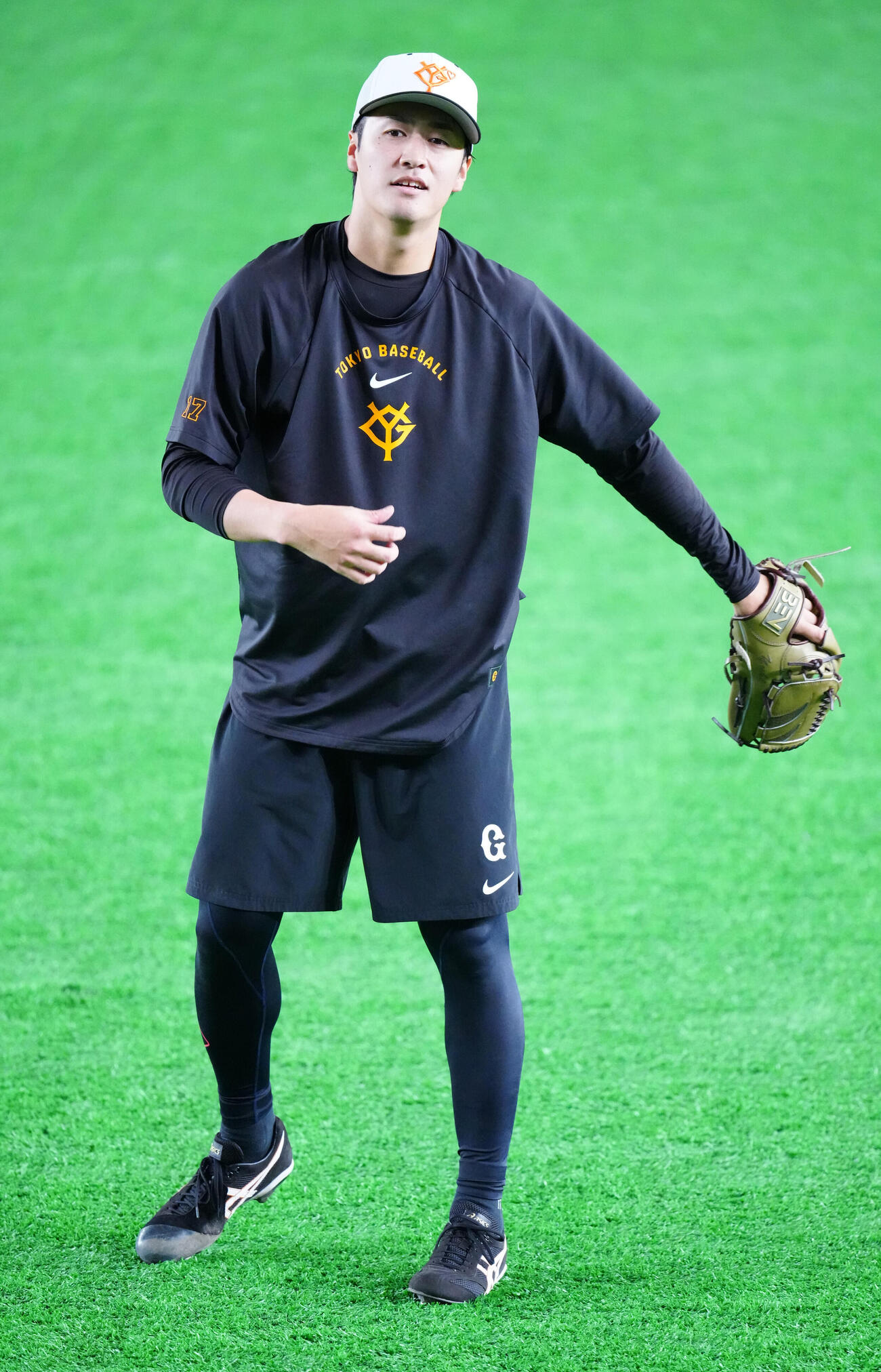 巨人対阪神　試合前練習を行う巨人西舘勇陽（撮影・江口和貴）