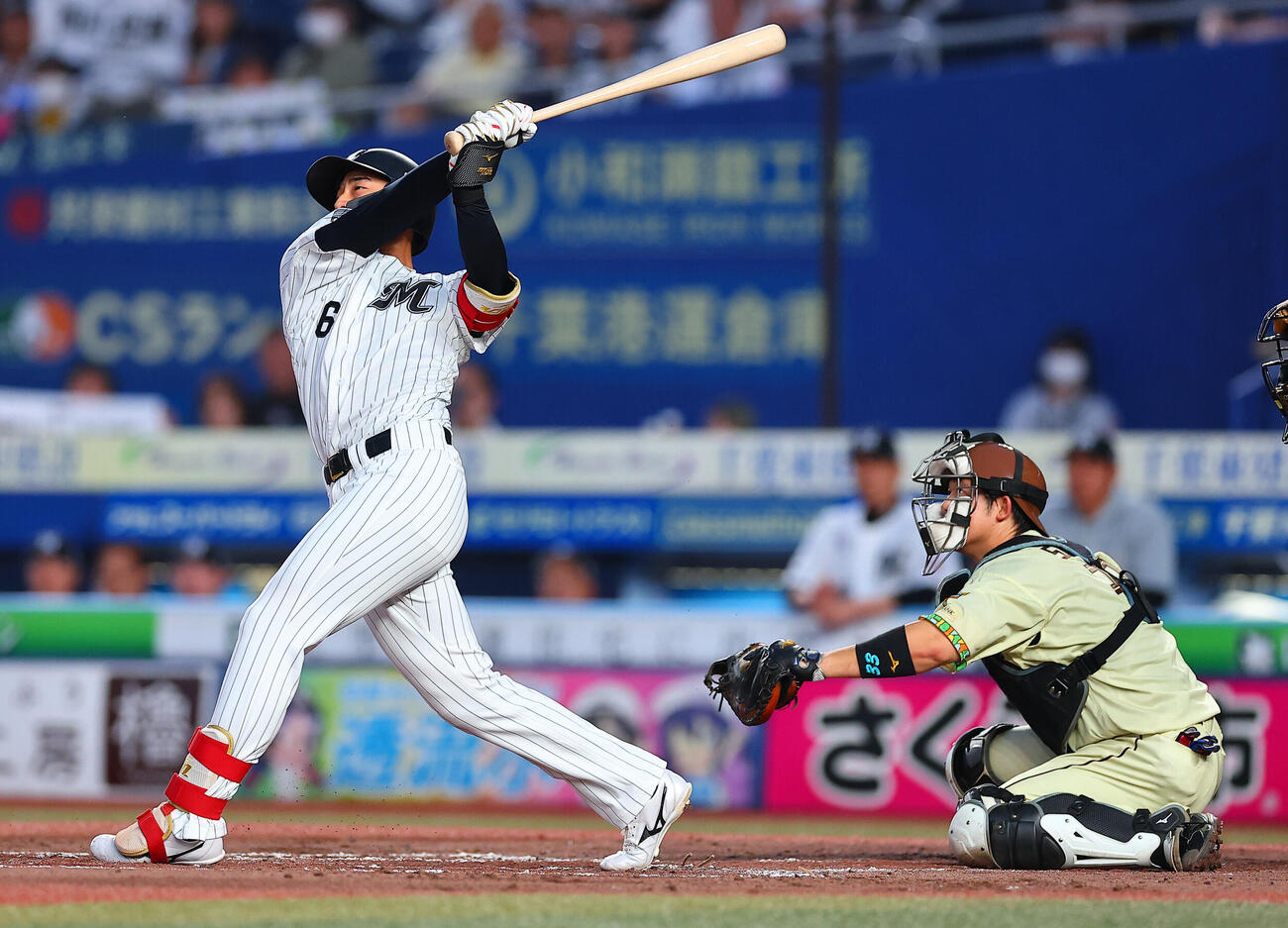 ロッテ対日本ハム　3回裏ロッテ1死、先制満塁本塁打を放つ西川史礁（撮影・野上伸悟）