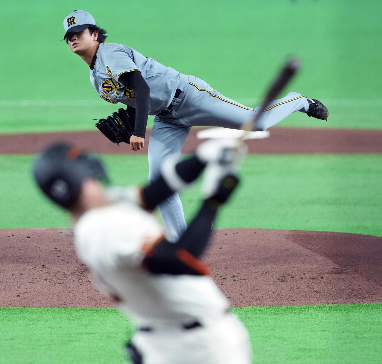 巨人対阪神　1回裏巨人2死、トレイ・キャベッジを空振り三振に仕留める高橋遥人（撮影・たえ見朱実）