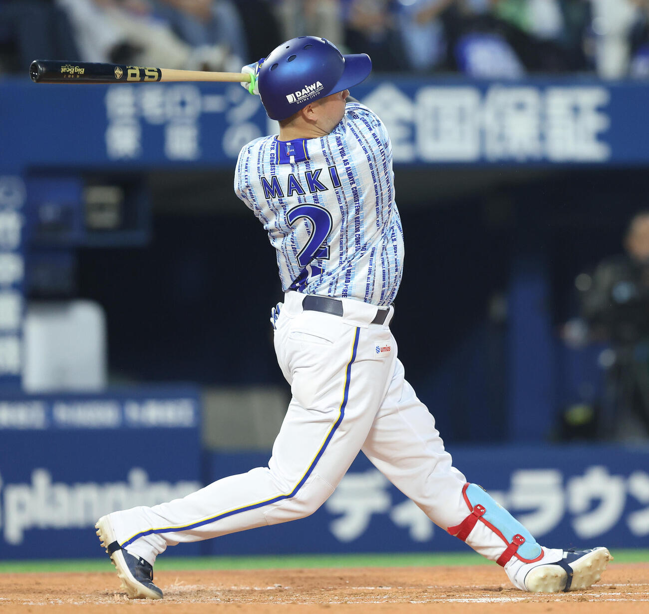 DeNA対中日　3回裏DeNA1死、左越え先制ソロ本塁打を放つ牧秀悟（撮影・河田真司）