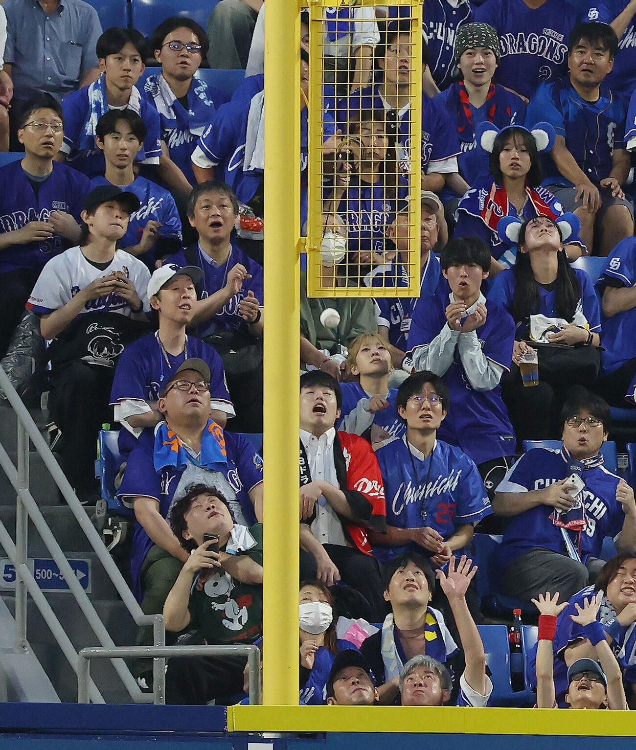 DeNA対中日　3回裏DeNA1死、左越え先制ソロ本塁打となる牧秀悟の打球（撮影・河田真司）