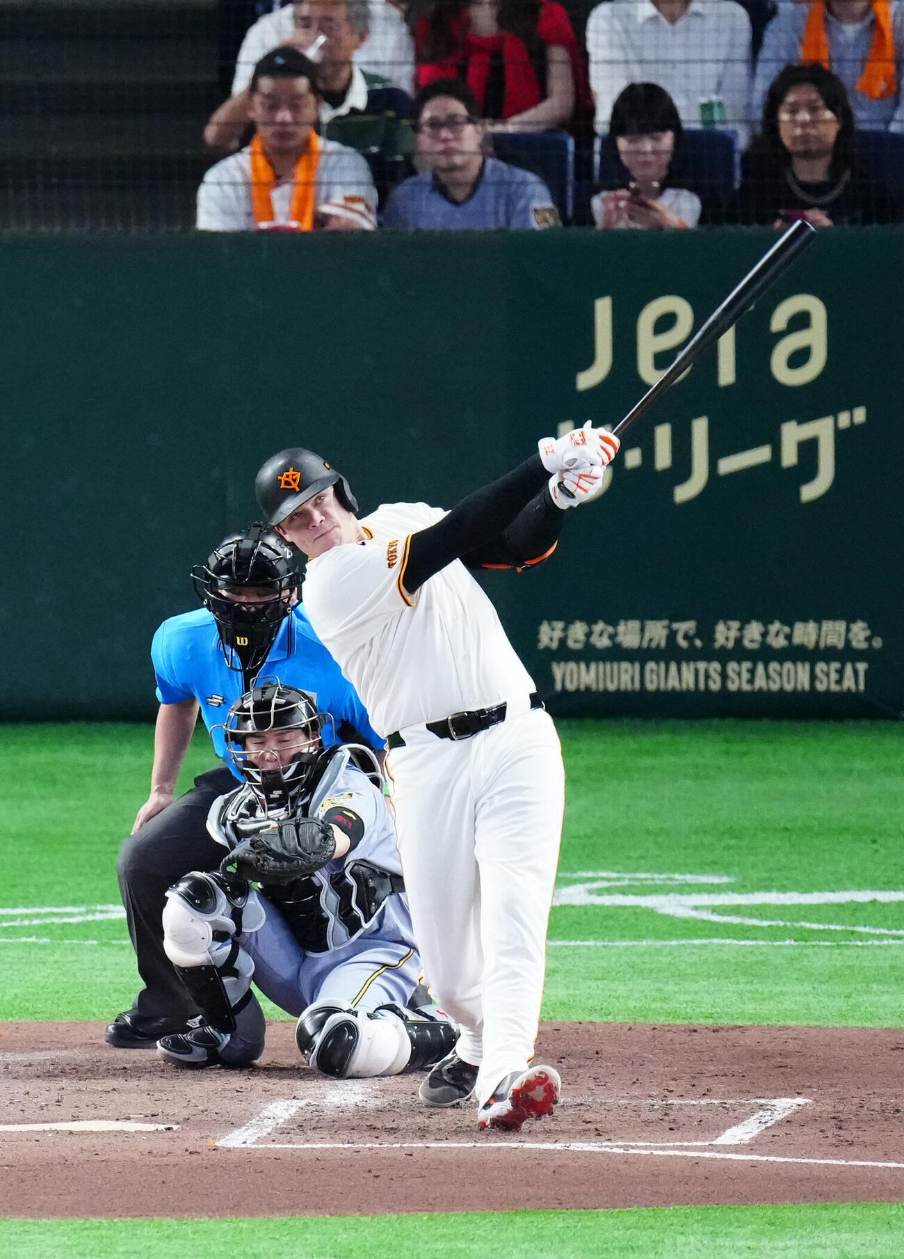 巨人対阪神　4回裏巨人1死、先制本塁打を放つボビー・ダルベック（撮影・江口和貴）