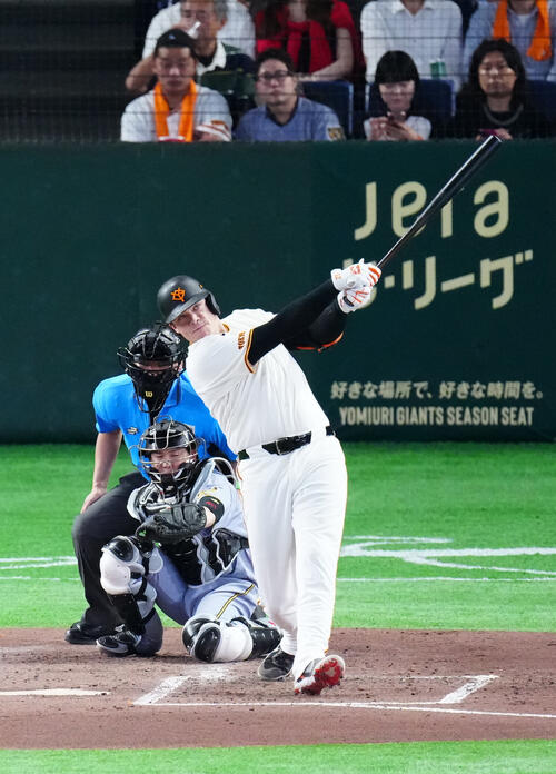 巨人】「虎キラー」ダルベックが10連勝中の阪神高橋から先制弾 今季12