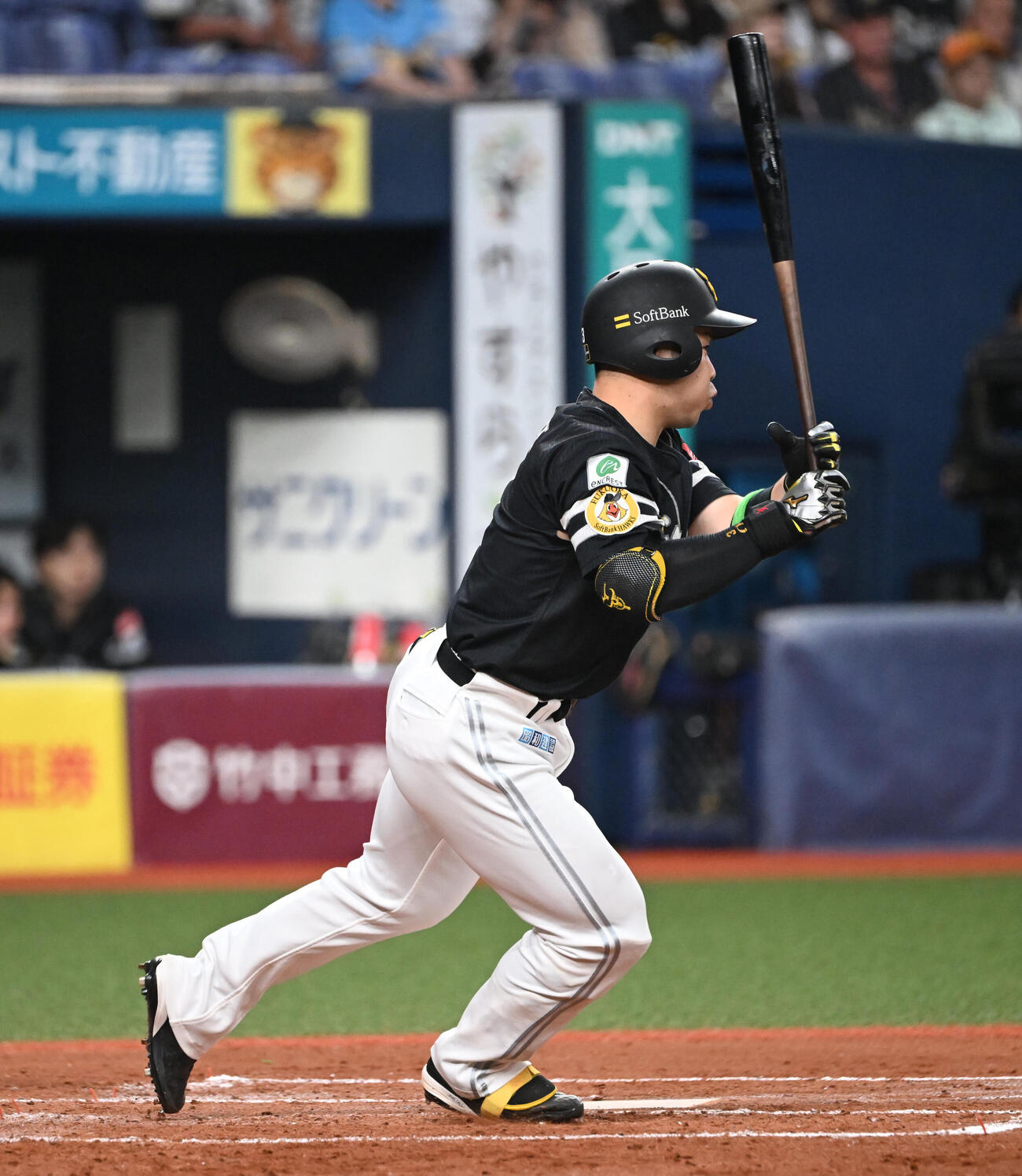 オリックス対ソフトバンク　3回表ソフトバンク無死二、三塁、中前適時打を放つ近藤健介（撮影・和賀正仁）＝2026年7月7日、京セラ　