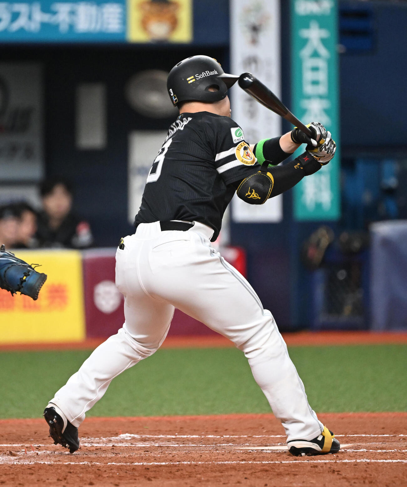 オリックス対ソフトバンク　3回表ソフトバンク無死二、三塁、中前適時打を放つ近藤健介（撮影・和賀正仁）＝2026年7月7日、京セラ　