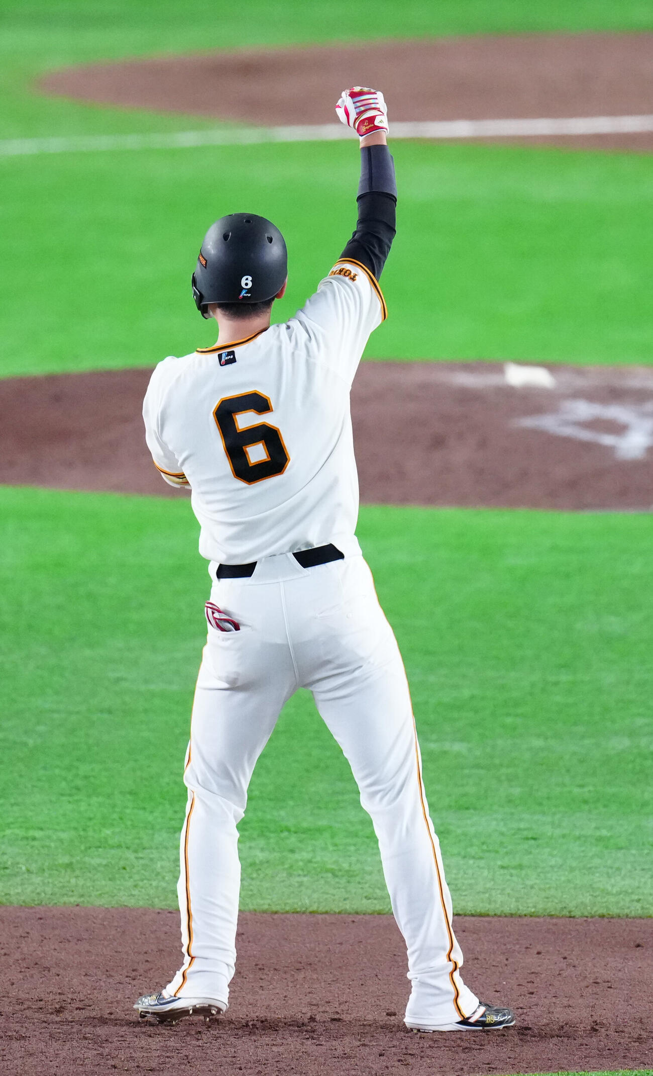 巨人対阪神　7回裏巨人2死満塁、3点適時二塁打を放った代打坂本勇人（撮影・江口和貴）