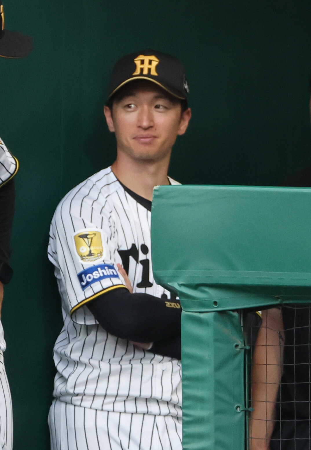 阪神対広島　指名打者のため、阪神近本光司はベンチで試合を見守る（撮影・西尾就之）