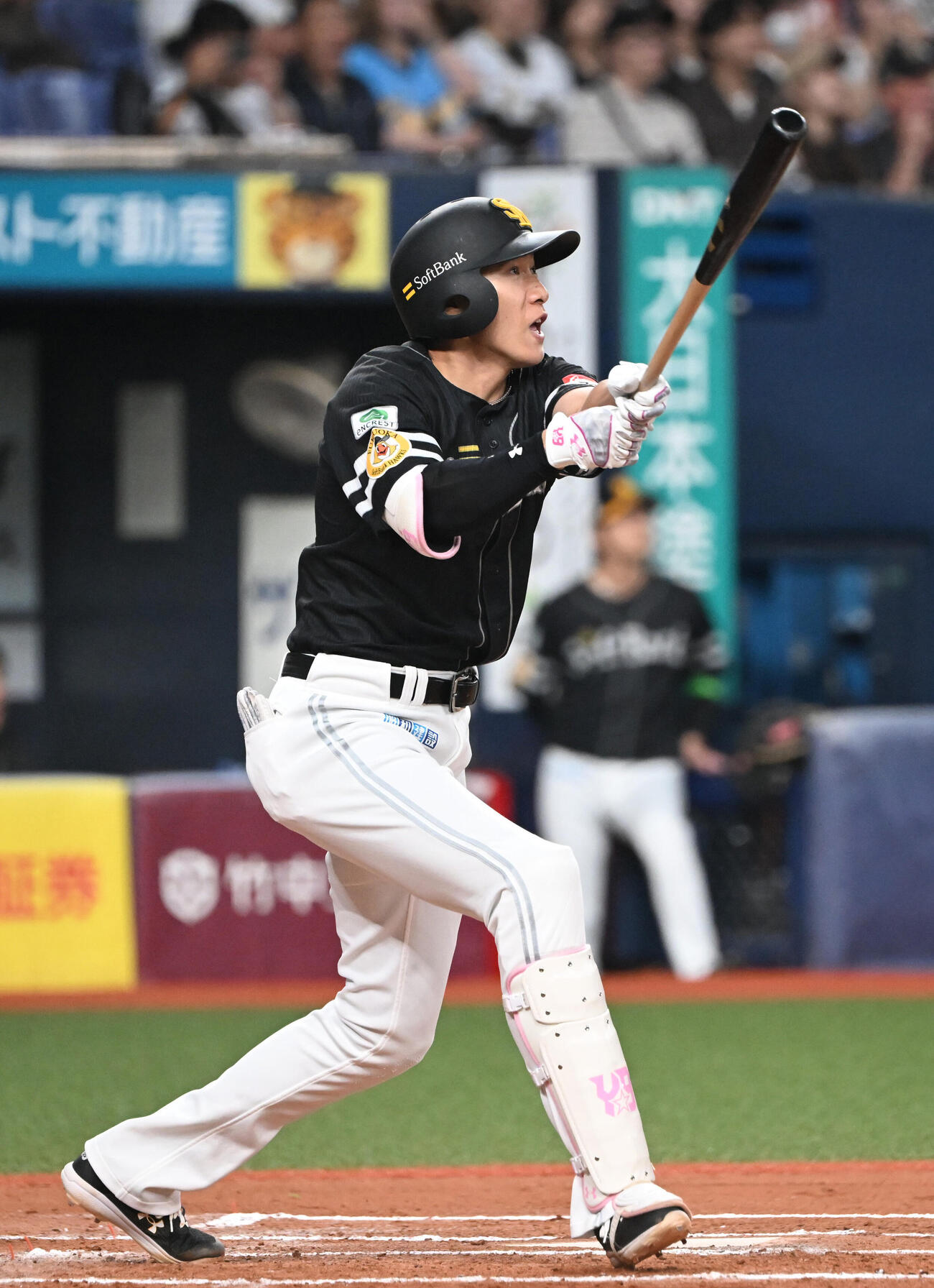 オリックス対ソフトバンク　7回表ソフトバンク2死二、三塁、右中間に3点本塁打を放つ柳田悠岐（撮影・和賀正仁）＝2026年7月7日、京セラ　