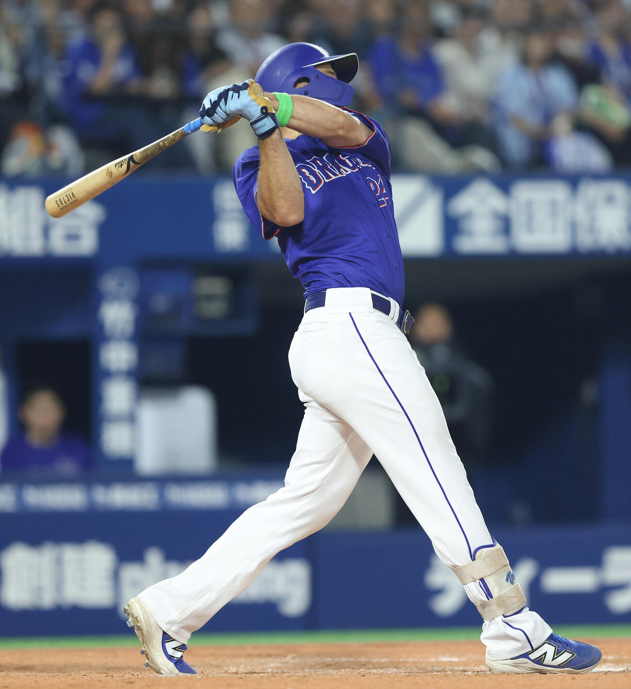 DeNA対中日　8回表中日無死、中前打を放つボスラー（撮影・河田真司）