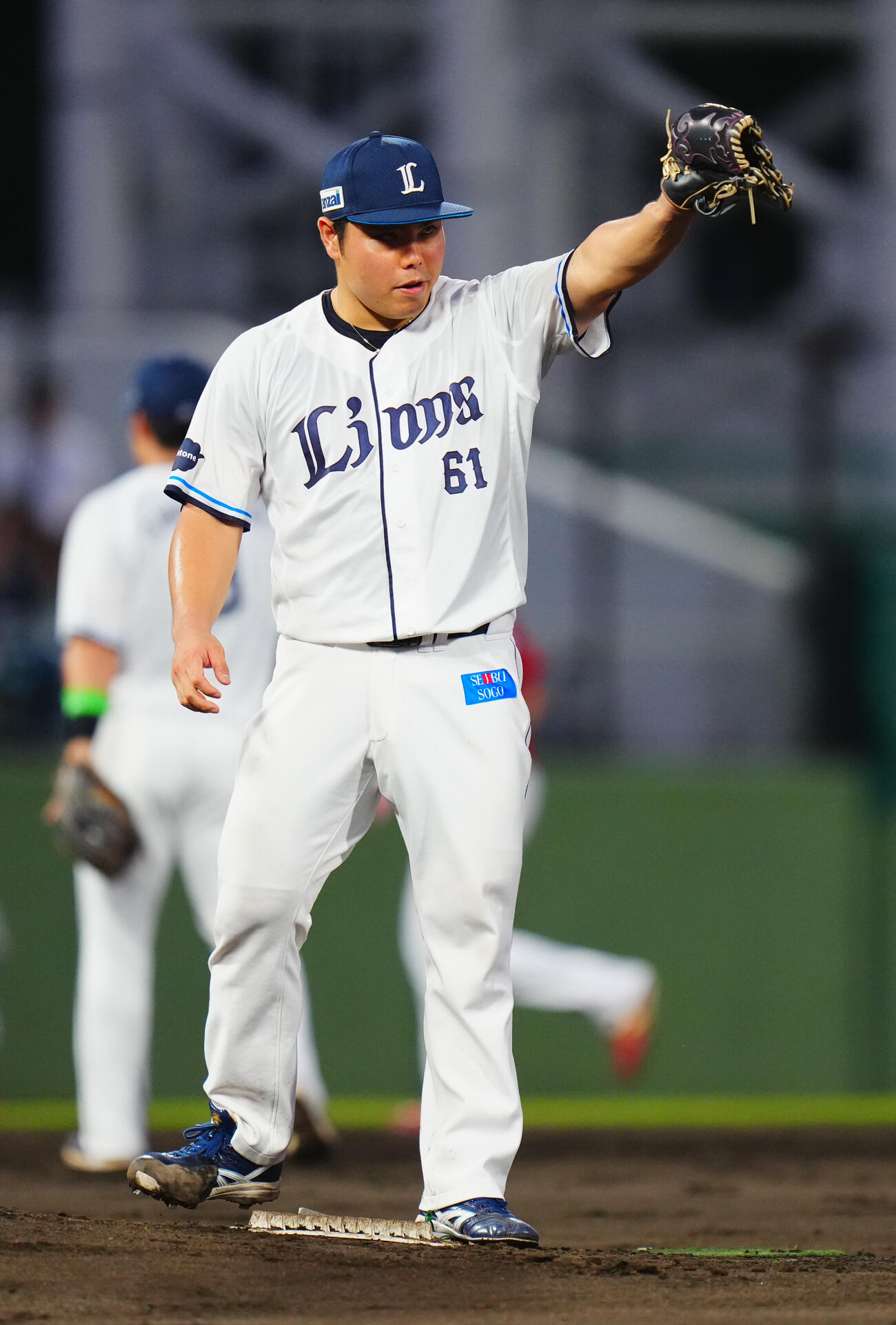 西武対楽天　4回表楽天無死一塁、宗山塁を併殺に仕留め表情を引き締める（撮影・垰建太）