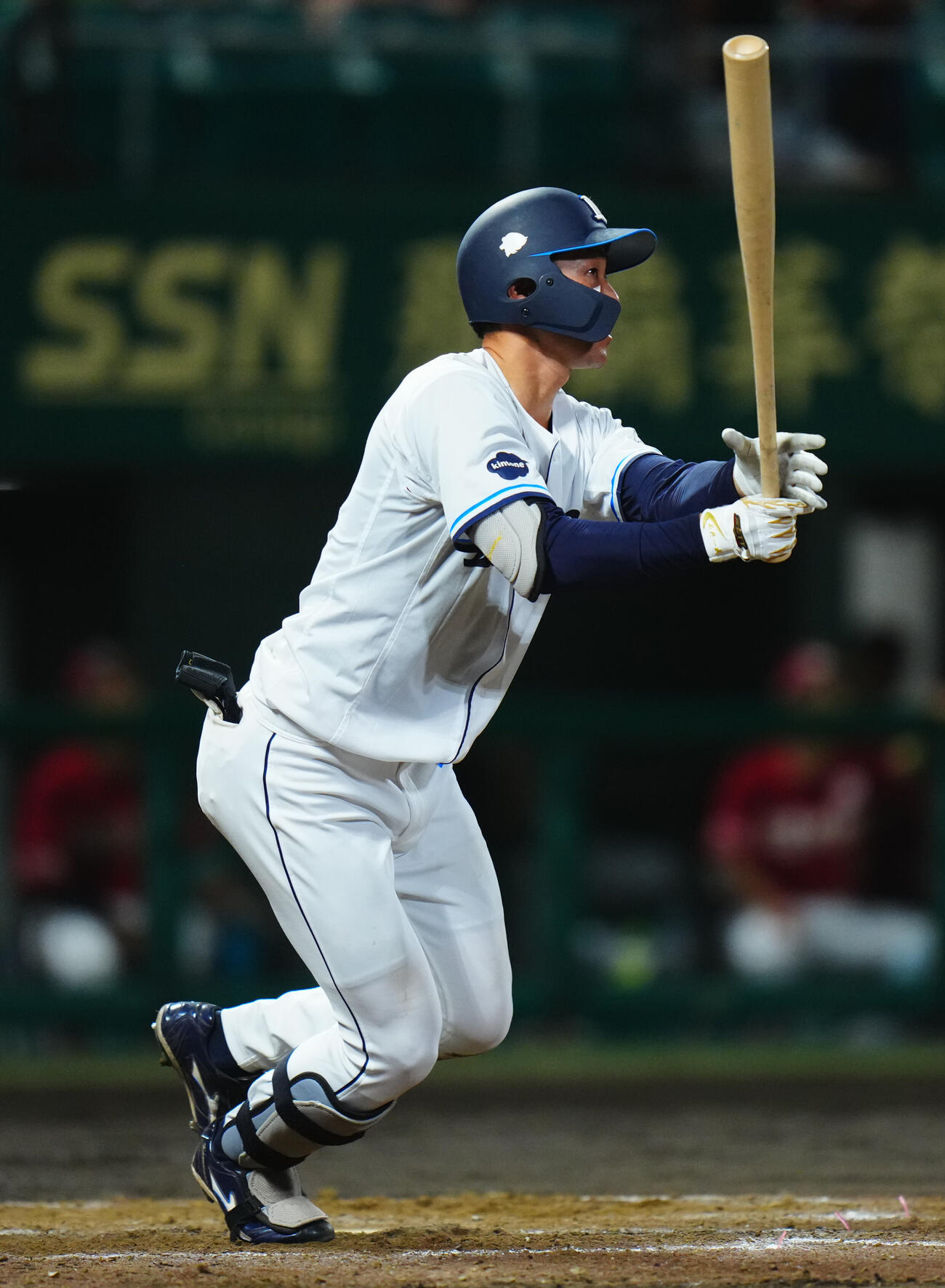 西武対楽天　5回裏西武2死一、三塁、3点本塁打を放つ石井一成（撮影・垰建太）
