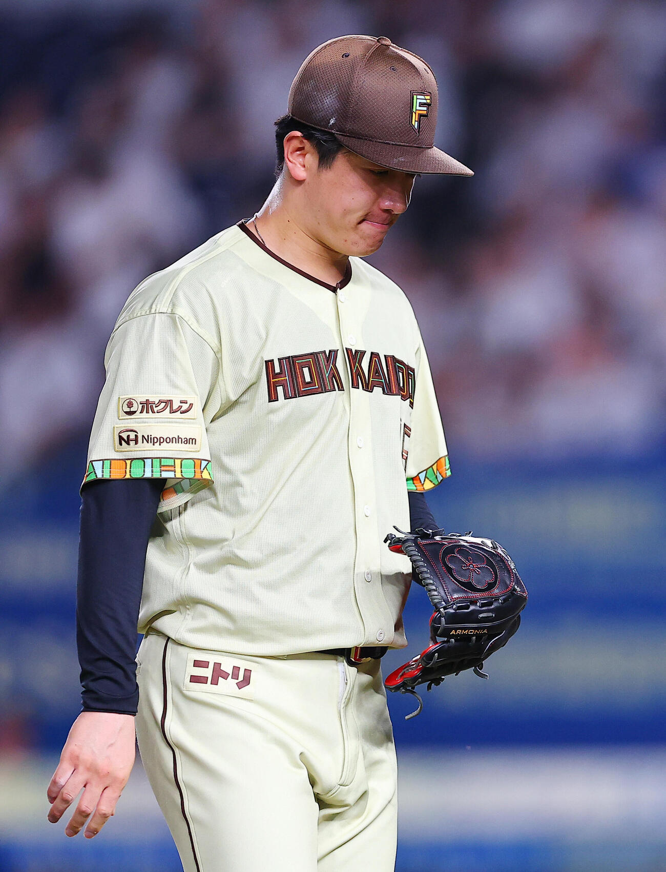 ロッテ対日本ハム　4回裏ロッテ無死一、三塁、降板する日本ハム先発の北山亘基（撮影・野上伸悟）