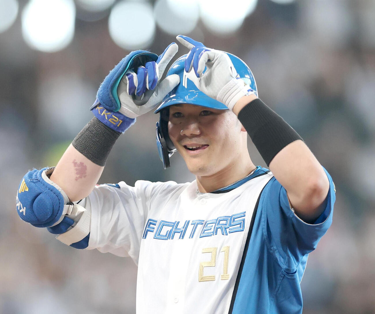 日本ハム対ソフトバンク　5回裏日本ハム1死一、二塁、適時打を放ちポーズをとる清宮幸太郎（撮影・黒川智章）　＃2026年6月20日・エスコンフィールド北海道