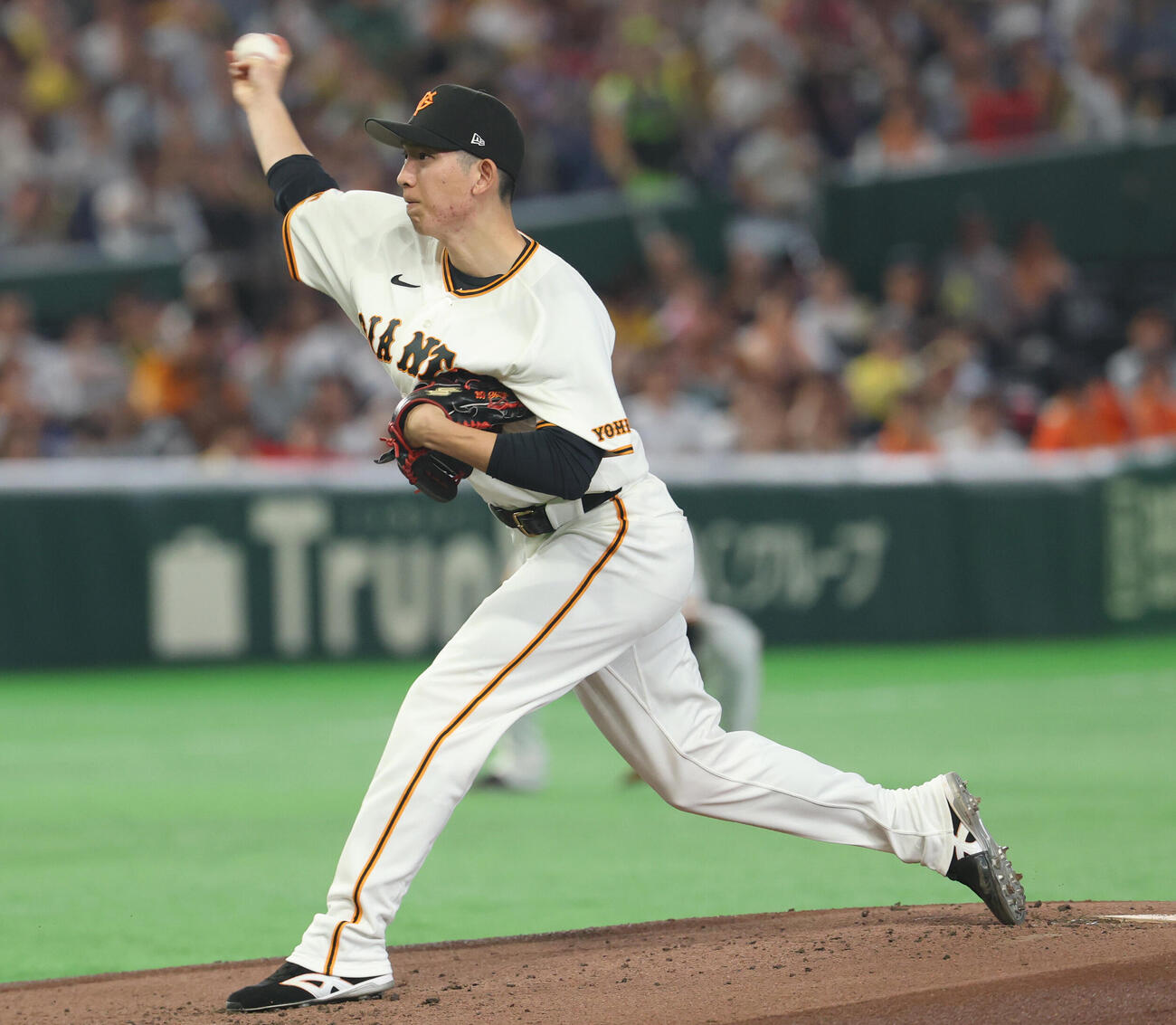 巨人対阪神　先発し力投する巨人戸郷翔征（撮影・増田悦実）