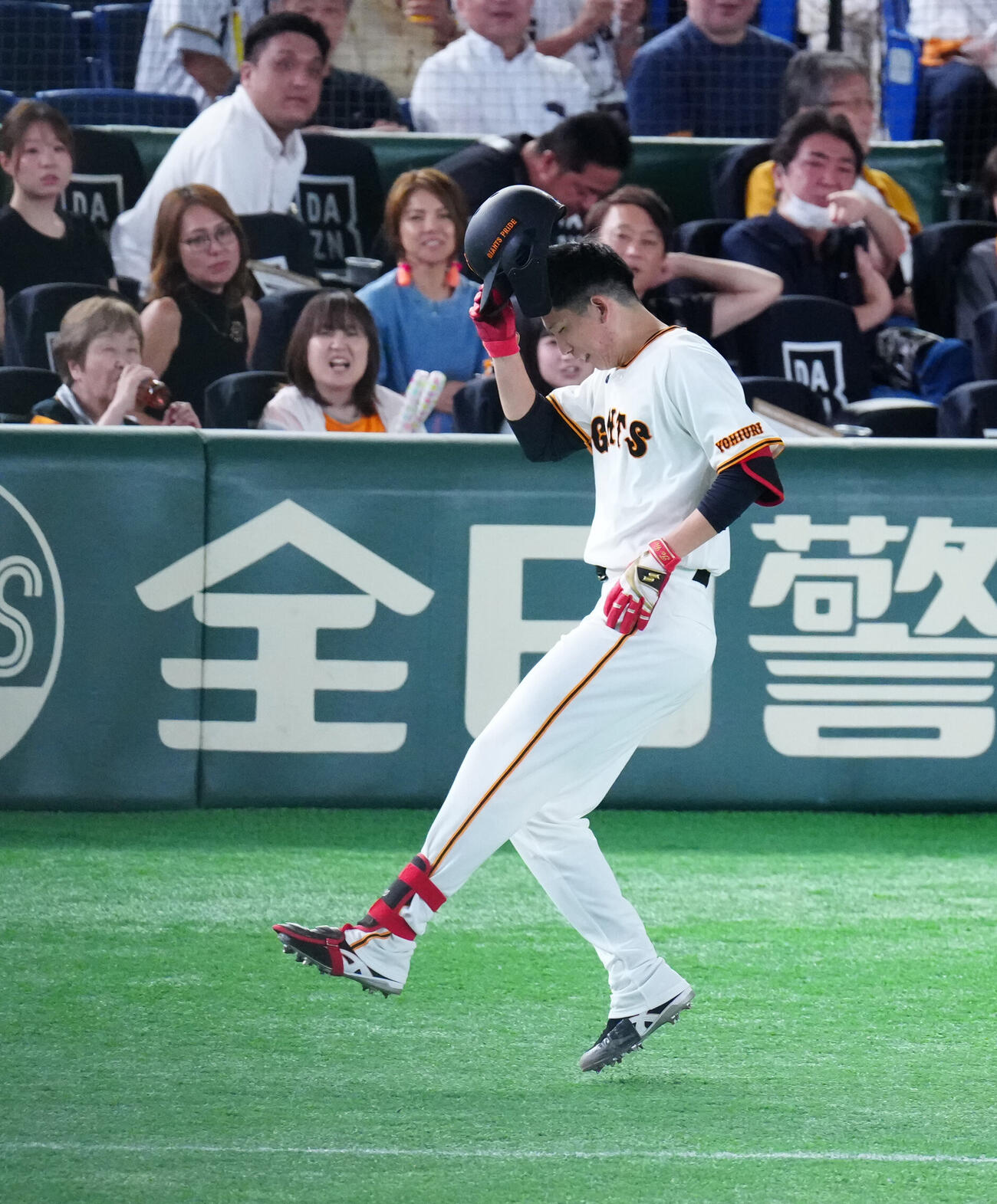 巨人対阪神　5回裏、負傷した巨人戸郷翔征（撮影・江口和貴）