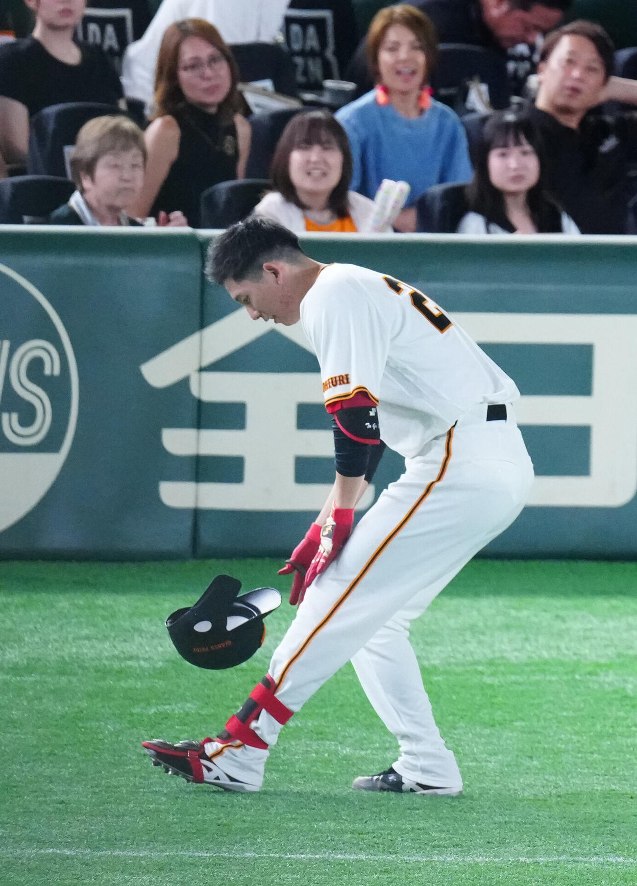 巨人対阪神　5回裏、負傷した巨人戸郷翔征（撮影・江口和貴）