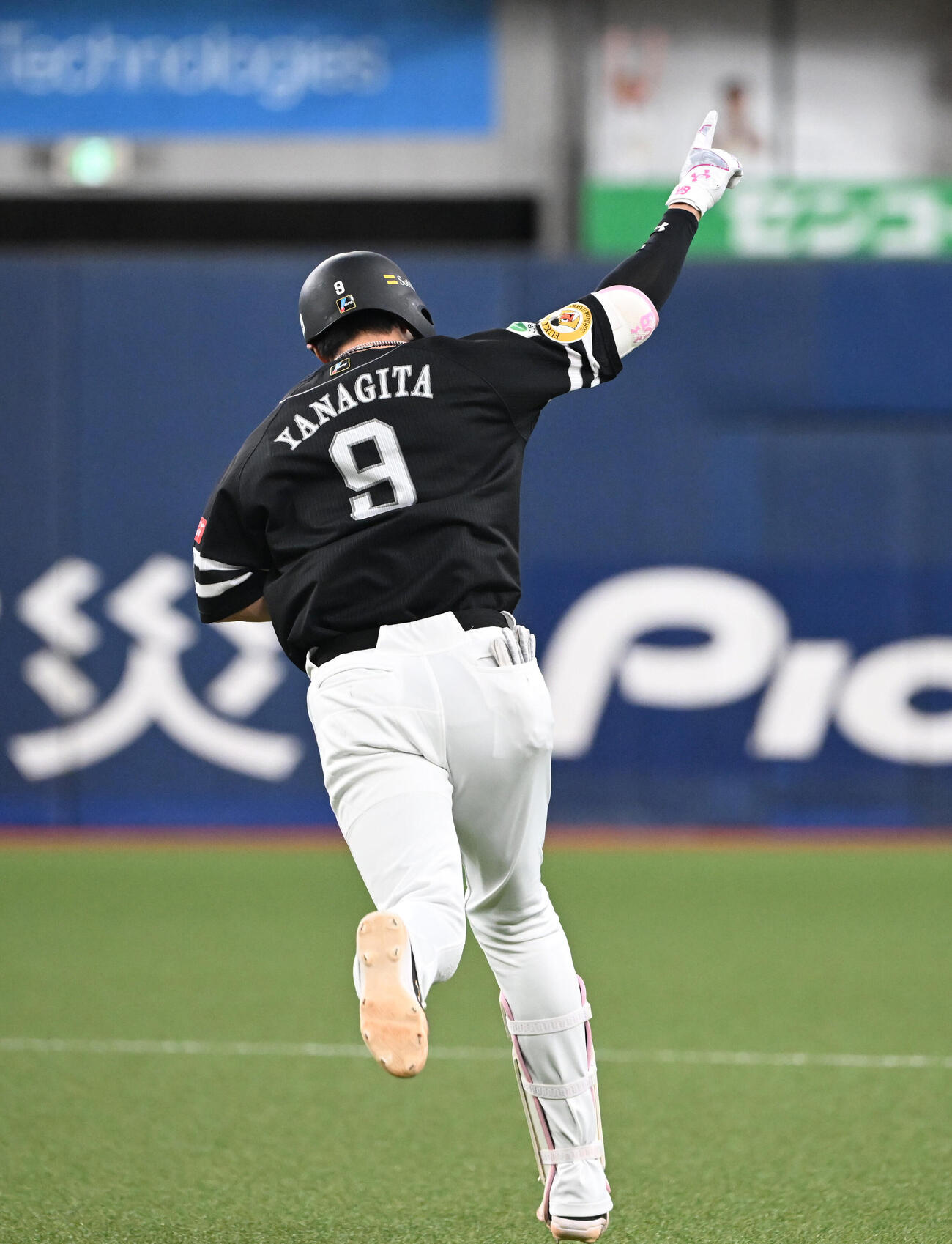 オリックス対ソフトバンク　7回表ソフトバンク2死二、三塁、右中間に3点本塁打を放った柳田悠岐（撮影・和賀正仁）