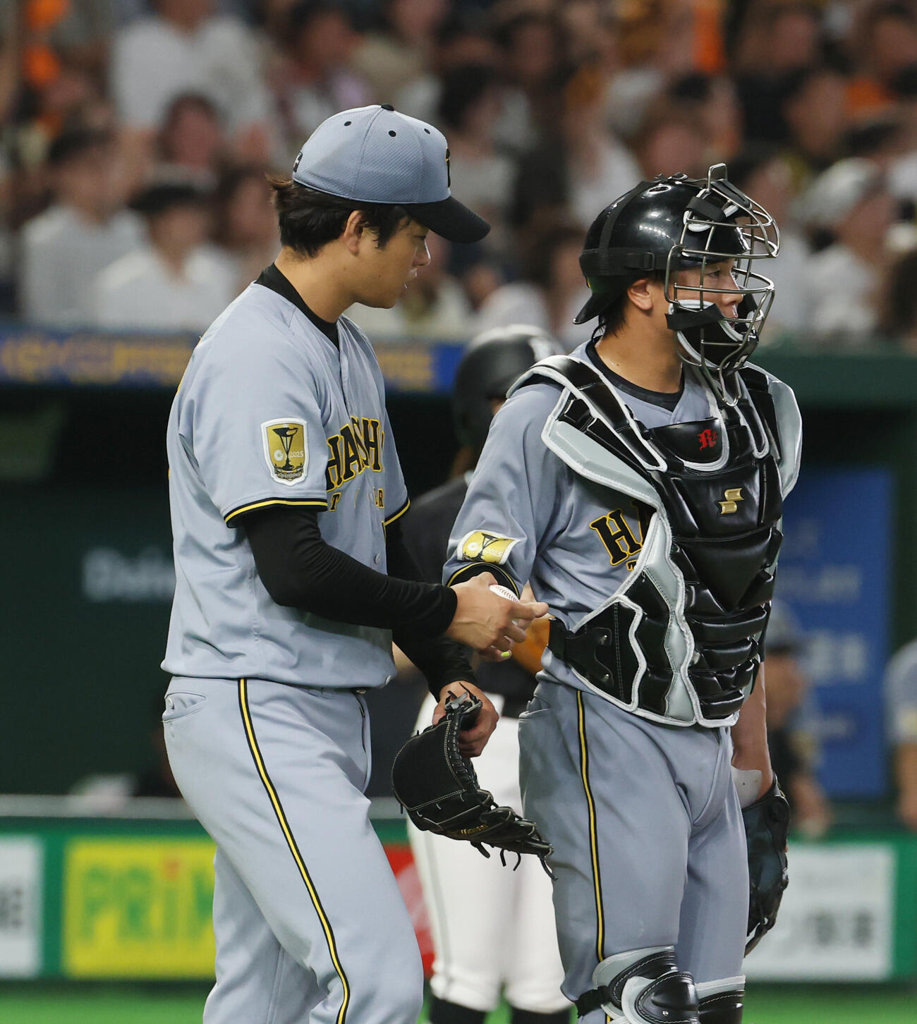 巨人対阪神　7回裏巨人2死満塁、坂本勇人に適時二塁打を浴び逆転されがっくりとする高橋遥人（撮影・増田悦実）