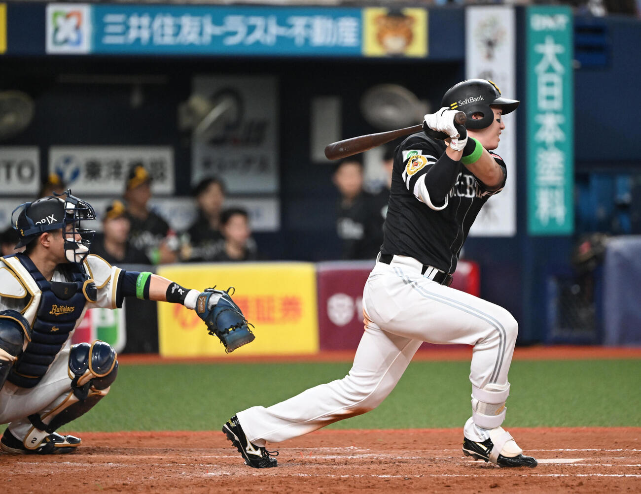 オリックス対ソフトバンク　5回表ソフトバンク1死一塁、左前打を放つ栗原陵矢（撮影・和賀正仁）