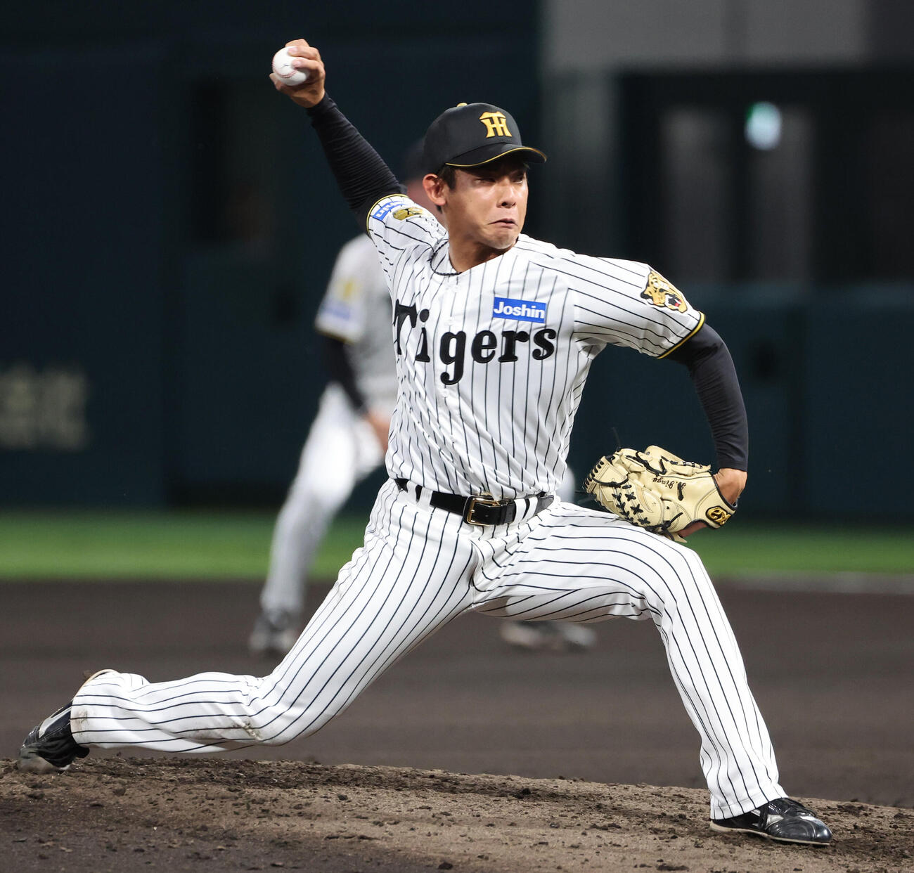 阪神対広島　6回から登板の阪神2番手神宮僚介（撮影・西尾就之）