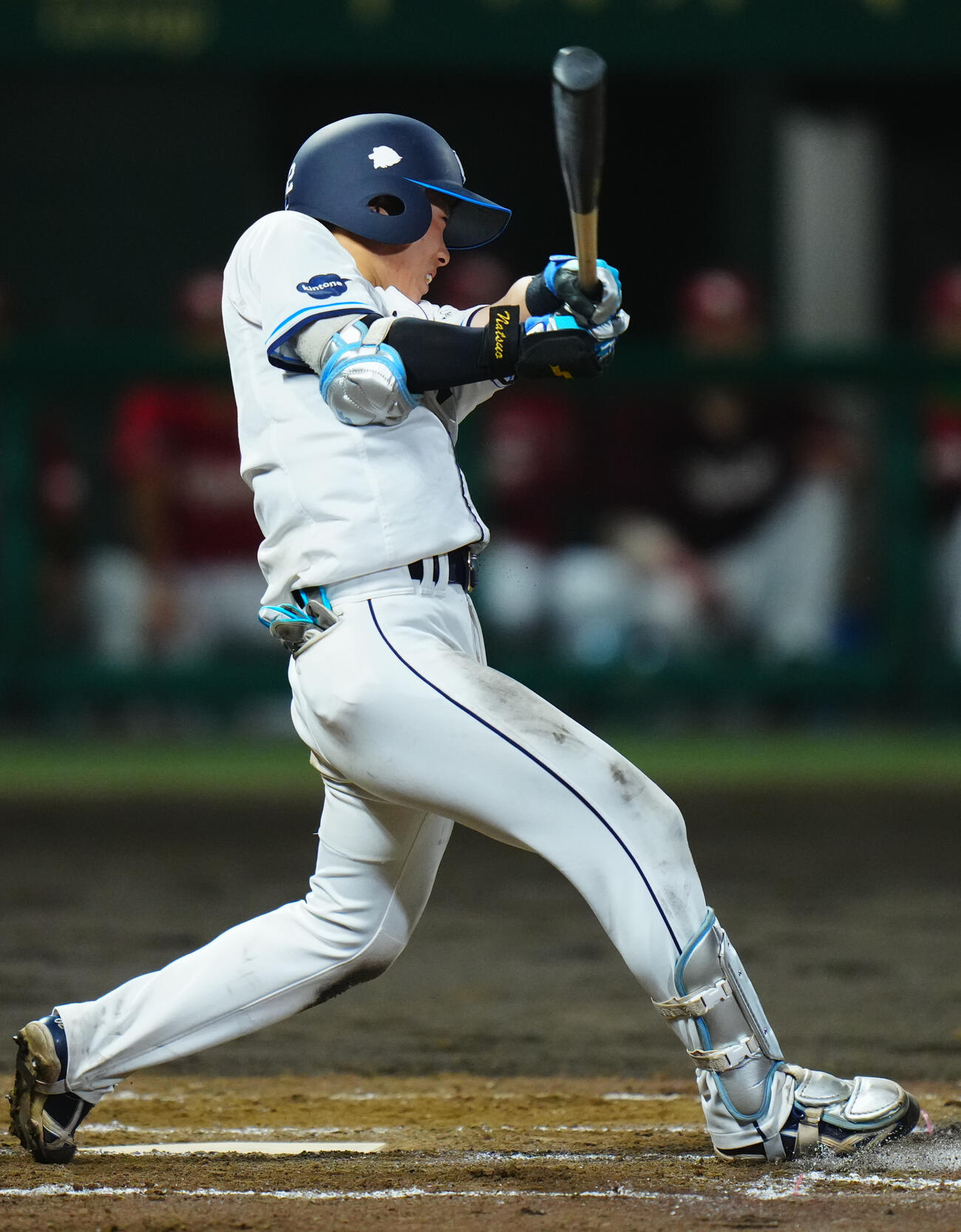 西武対楽天　8回裏西武2死満塁、適時二塁打を放つ滝沢夏央（撮影・垰建太）