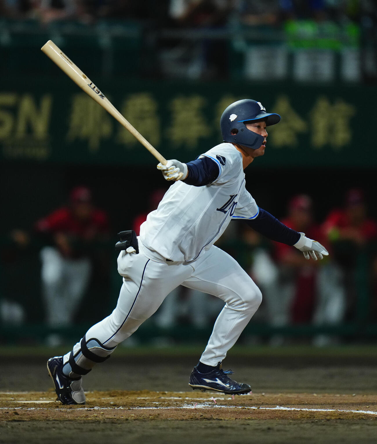西武対楽天　4回裏西武無死、二塁打を放つ石井一成（撮影・垰建太）