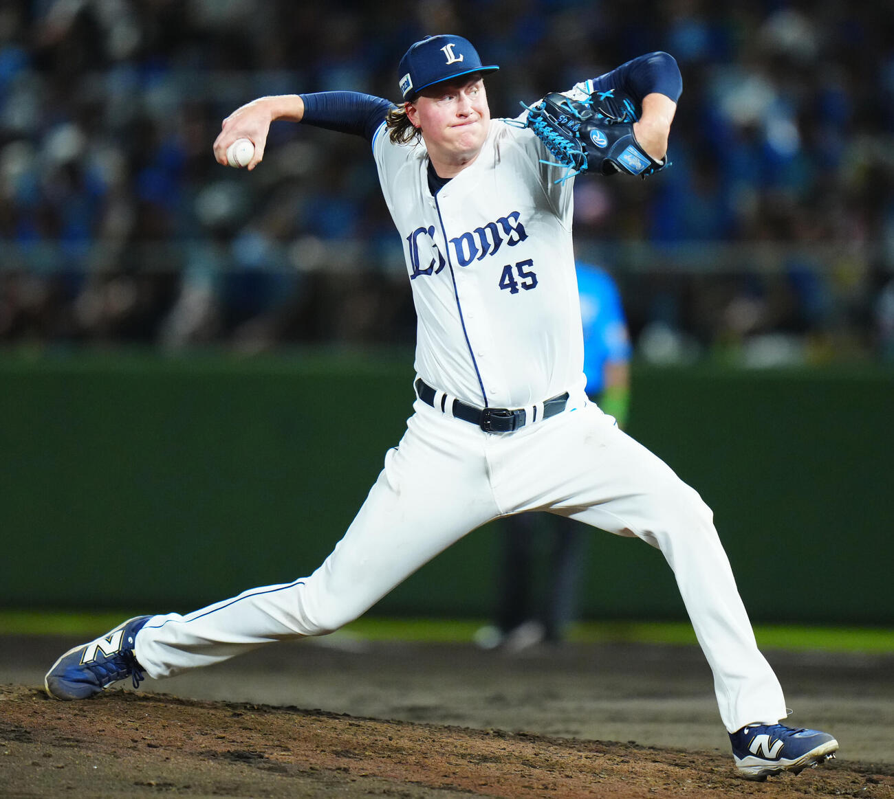 西武対楽天　8回表、西武4番手で登板し力投するトレイ・ウィンゲンター（撮影・垰建太）
