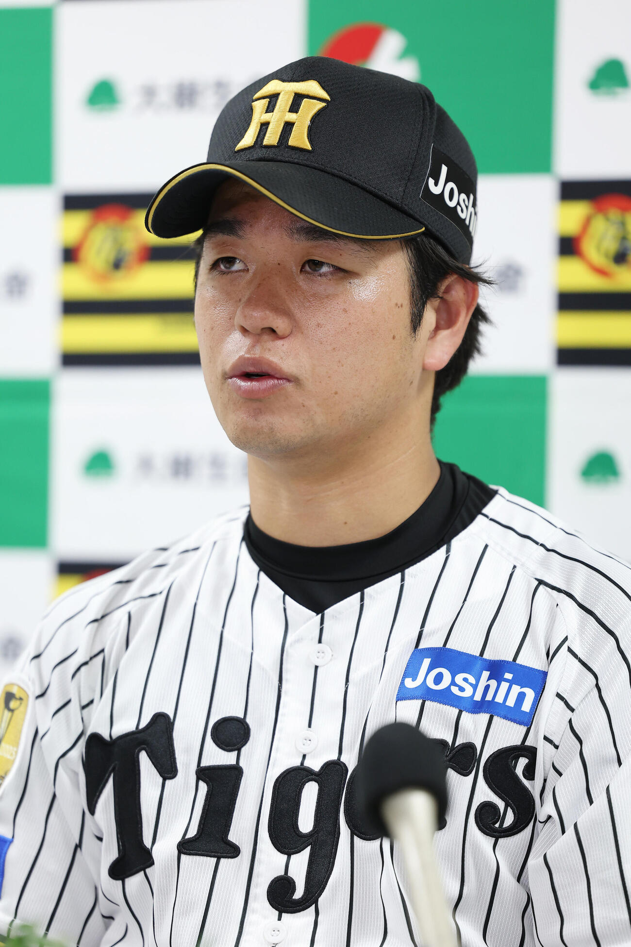6月度「大樹生命月刊MVP賞」を受賞した阪神高橋遥人（撮影・前田充）