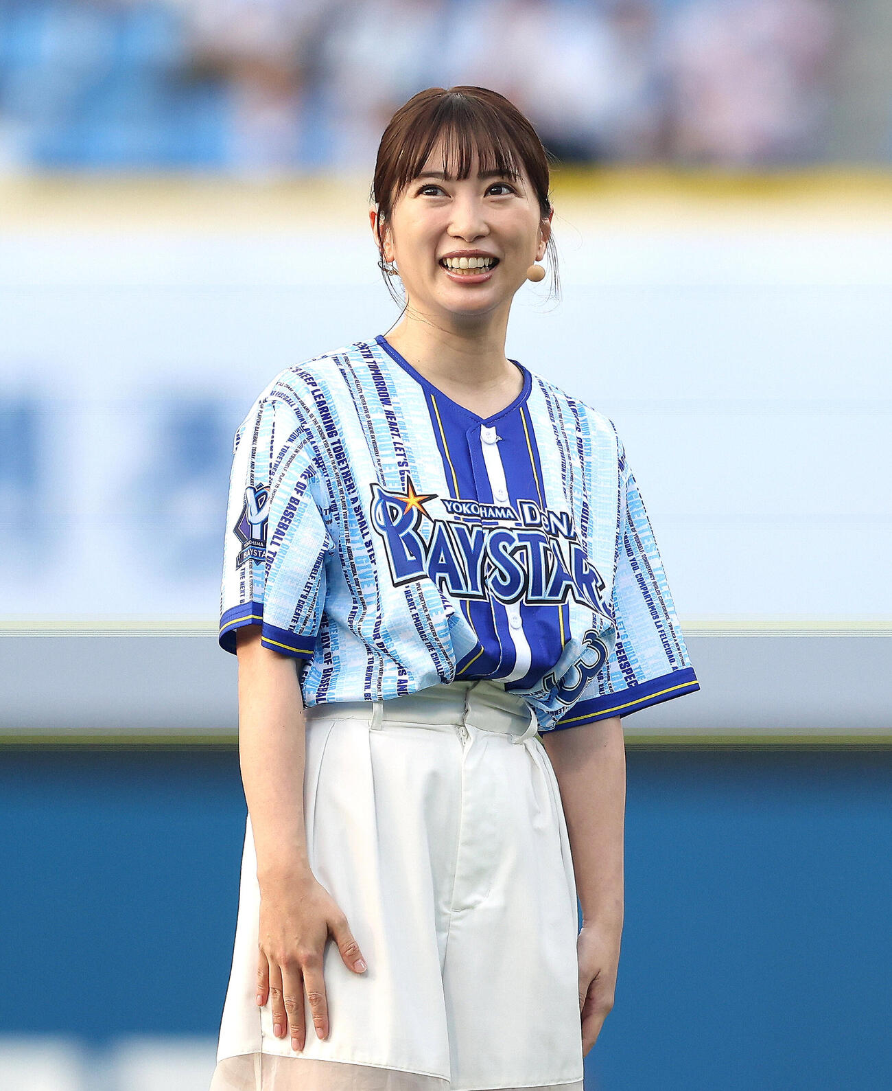 DeNA対中日　開始前、セレモニアルピッチを務める志田未来（撮影・河田真司）