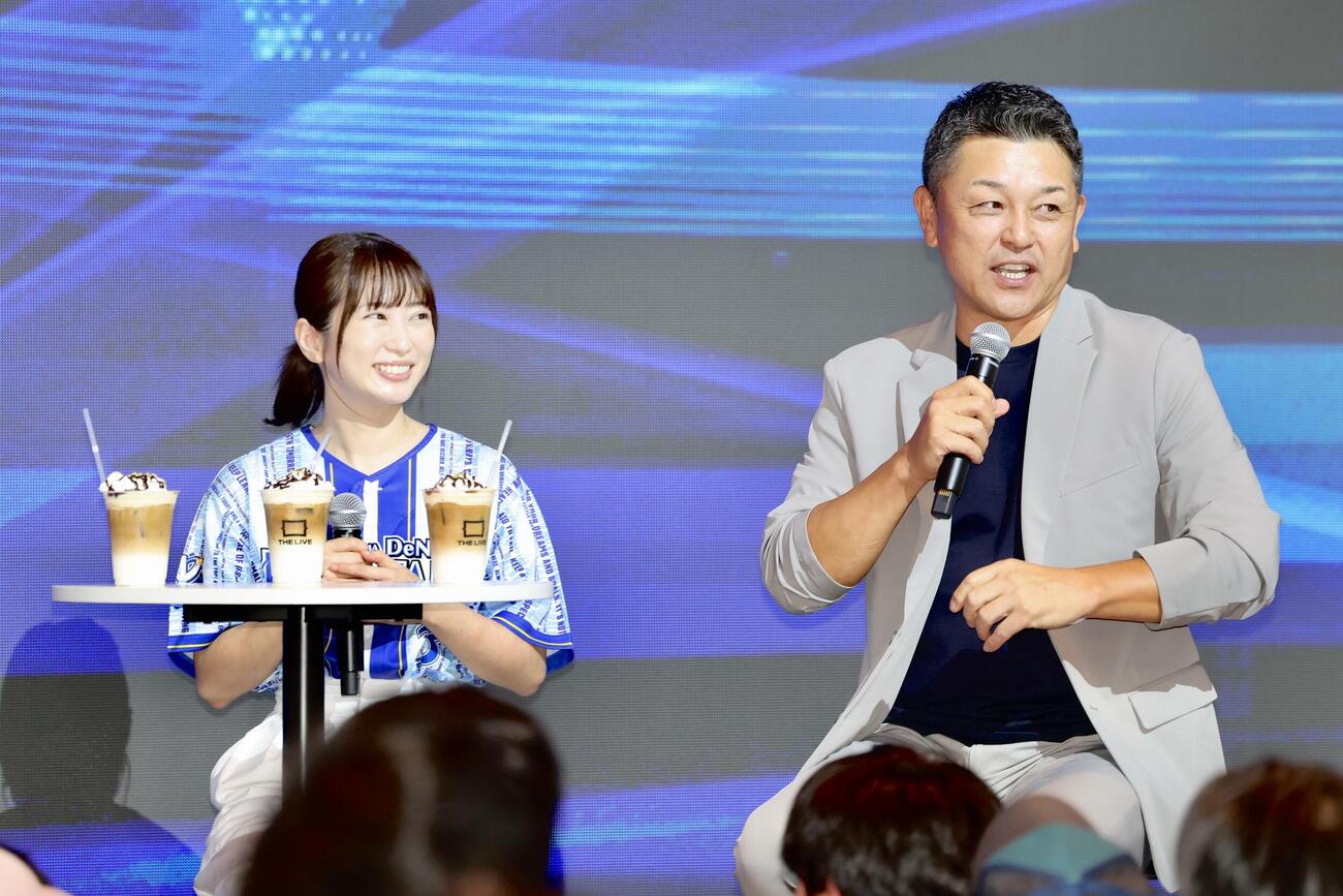 トークする志田未来（左）と本紙評論家の谷繁元信氏（撮影・河田真司）