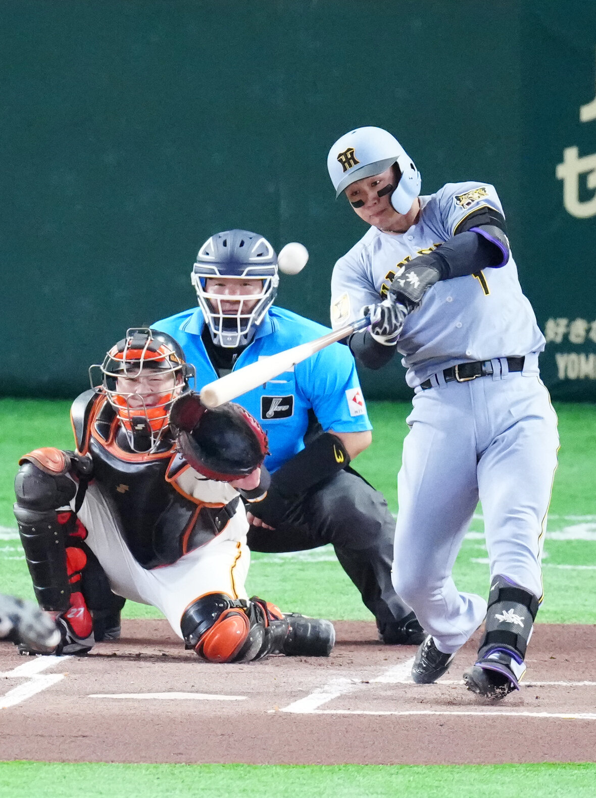 巨人対阪神　1回表阪神2死、先制本塁打を放つ森下翔太（撮影・江口和貴）