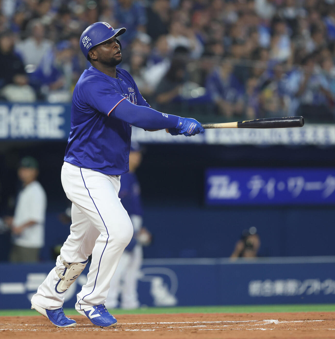 DeNA対中日　4回表中日2死、右越えソロ本塁打を放つサノー（撮影・河田真司）