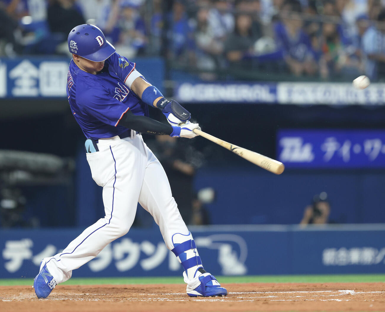 DeNA対中日　4回表中日1死、同点ソロ本塁打を放つ細川成也（撮影・河田真司）