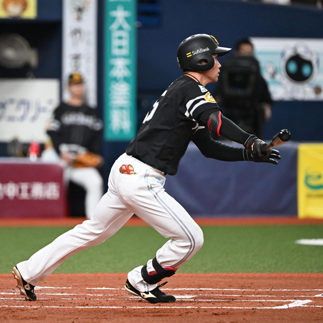 オリックス対ソフトバンク　2回表ソフトバンク1死一、二塁、中前適時打を放つ庄子雄大（撮影・和賀正仁）＝2026年7月8日、京セラ　