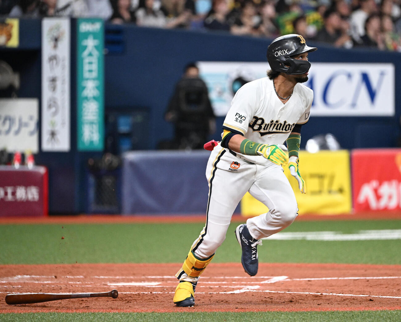 オリックス対ソフトバンク　4回裏オリックス無死、右越えソロ本塁打を放つ宗佑磨（撮影・和賀正仁）＝2026年7月8日、京セラ　