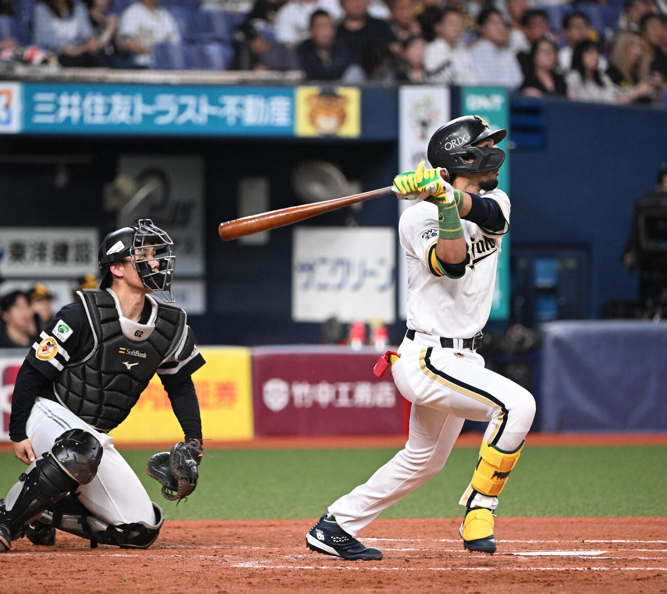 オリックス対ソフトバンク　4回裏オリックス無死、右越えソロ本塁打を放つ宗佑磨（撮影・和賀正仁）＝2026年7月8日、京セラ　