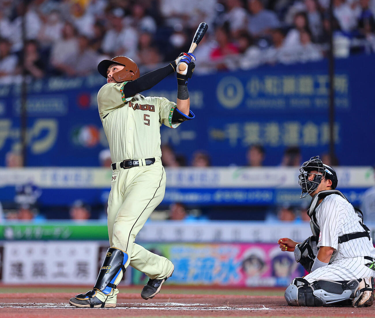 ロッテ対日本ハム　6回表日本ハム1死一塁、2点本塁打を放つ野村佑希（撮影・野上伸悟）