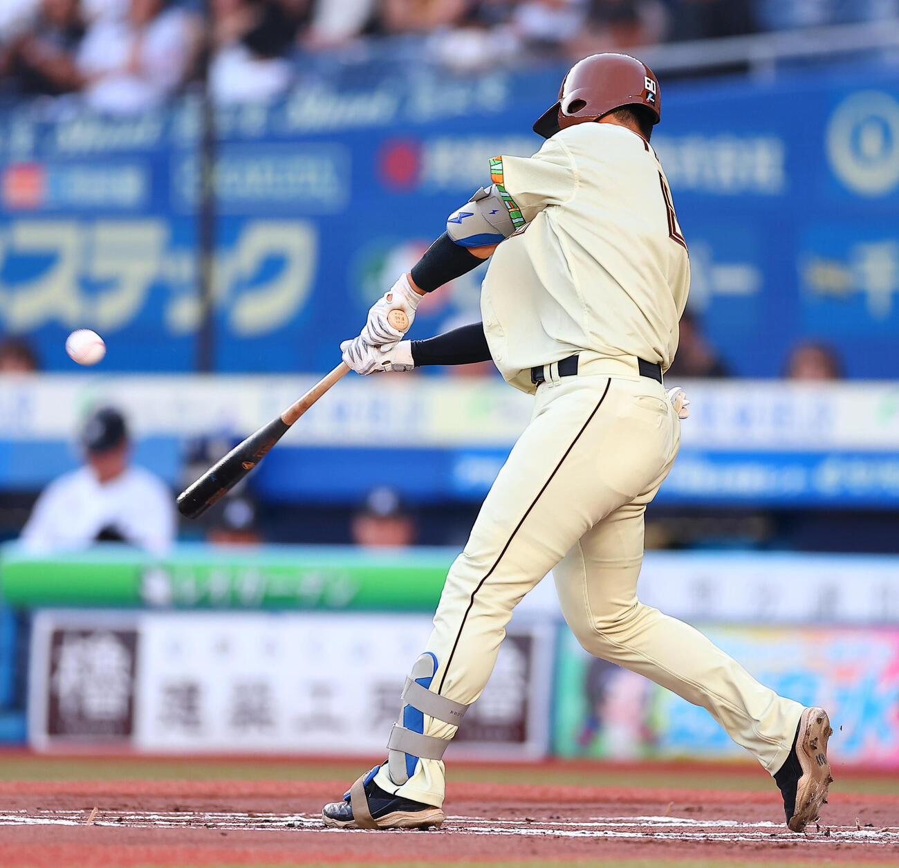ロッテ対日本ハム　2回表日本ハム1死、先制本塁打を放つ吉田賢吾（撮影・野上伸悟）