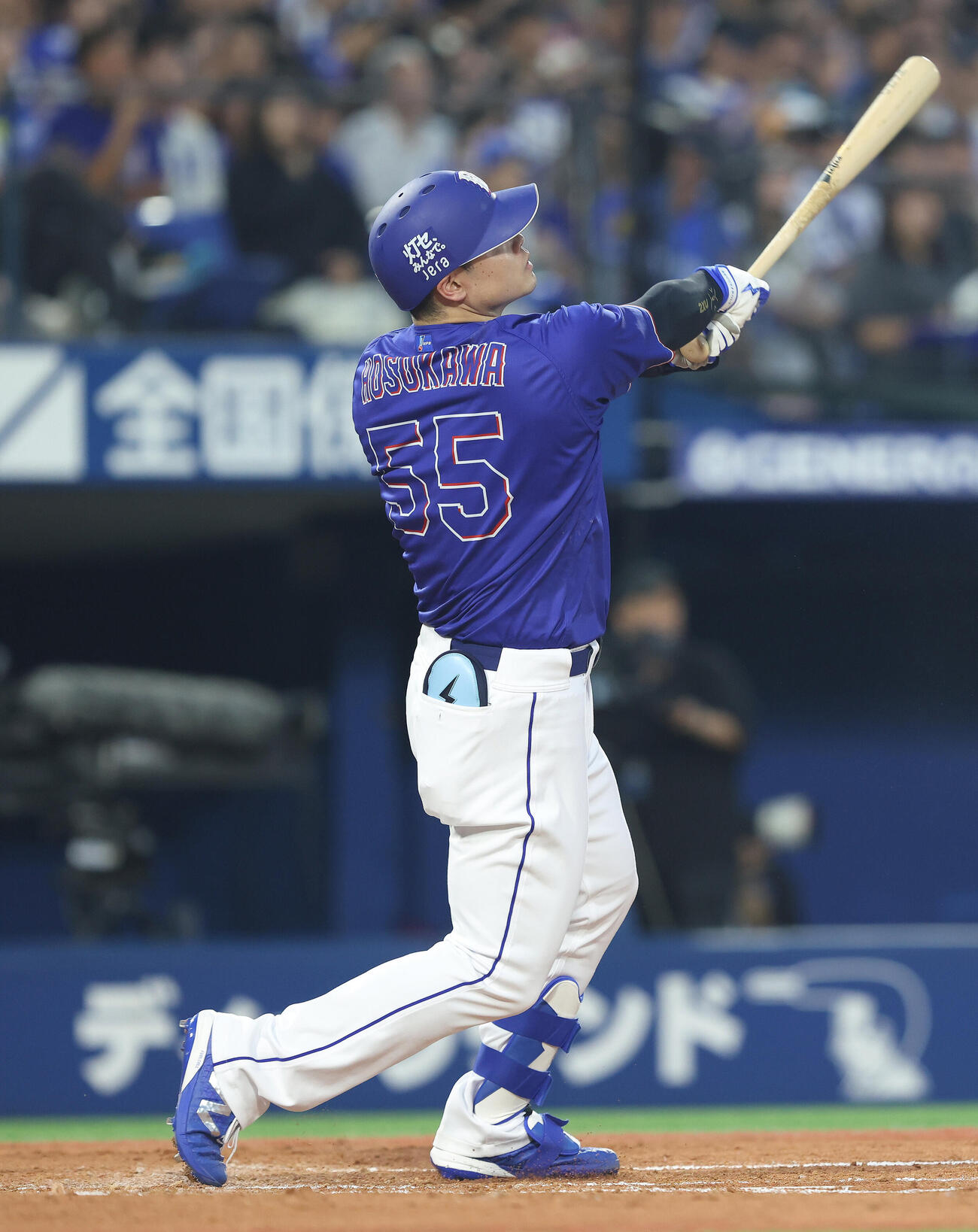 DeNA対中日　4回表中日1死、同点ソロ本塁打を放つ細川成也（撮影・河田真司）