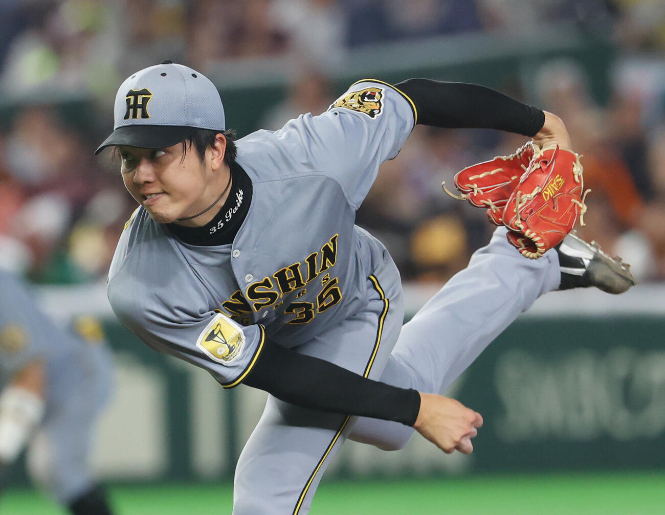 巨人対阪神　5回、力投する阪神才木浩人（撮影・増田悦実）