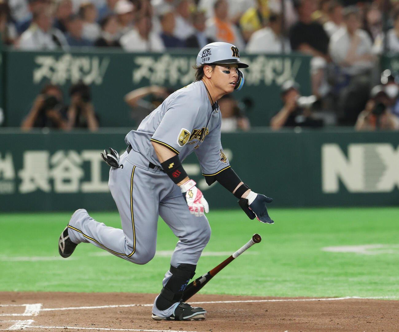 巨人対阪神　3回表阪神無死、安打を放つ梅野隆太郎（撮影・増田悦実）